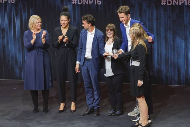 Nancy Faeser und Celia Sasic mit Preisträgern bei der Verleihung des 16. Deutschen Nachhaltigkeitspreises 2023 im Maritim Hotel. Düsseldorf, 24.11.2023