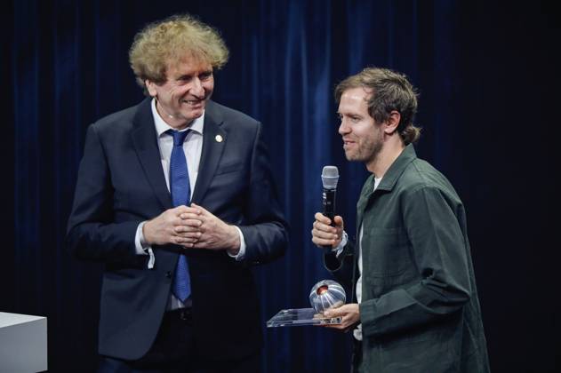 Michael Braungart und Sebastian Vettel bei der Verleihung des 16. Deutschen Nachhaltigkeitspreises 2023 im Maritim Hotel. Düsseldorf, 24.11.2023