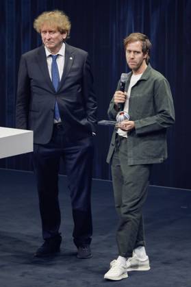 Michael Braungart und Sebastian Vettel bei der Verleihung des 16. Deutschen Nachhaltigkeitspreises 2023 im Maritim Hotel. Düsseldorf, 24.11.2023