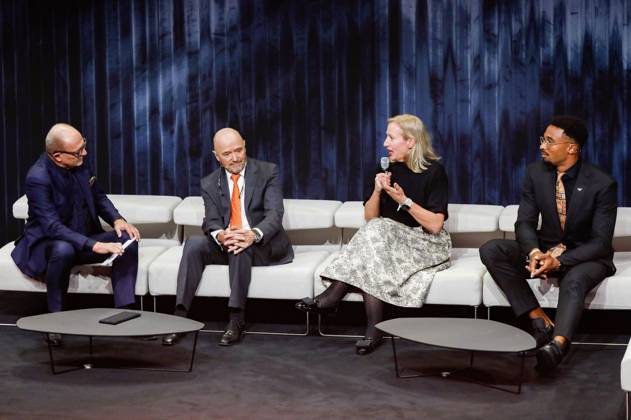 Stefan Schulze-Hausmann, Christian Neureuther, Gast und Leo Neugebauer bei der Verleihung des 16. Deutschen Nachhaltigkeitspreises 2023 im Maritim Hotel. Düsseldorf, 24.11.2023