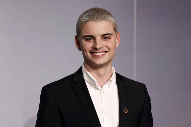Moderator Fabian Grischkat beim 16. Deutschen Nachhaltigkeitspreis 2023 im Maritim Hotel Düsseldorf. Zum 16. Mal werden gemeinsam mit der Bundesregierung und weiteren Partnern im Düsseldorfer Martim Hotel Vorreiter der Nachhaltigkeit ausgezeichnet. Prämiert werden die Sieger der Wettbewerbe Unternehmen, Sport, Internationaler Deutscher Nachhaltigkeitspreis, Architektur und des Next Economy Awards. Düsseldorf, 24.11.2023 NRW Deutschland Copyright: xChristophxHardtx