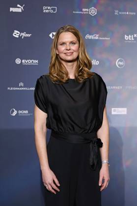 Schwimmerin Britta Steffen beim 16. Deutschen Nachhaltigkeitspreis 2023 im Maritim Hotel Düsseldorf. Zum 16. Mal werden gemeinsam mit der Bundesregierung und weiteren Partnern im Düsseldorfer Martim Hotel Vorreiter der Nachhaltigkeit ausgezeichnet. Prämiert werden die Sieger der Wettbewerbe Unternehmen, Sport, Internationaler Deutscher Nachhaltigkeitspreis, Architektur und des Next Economy Awards. Düsseldorf, 24.11.2023 NRW Deutschland Copyright: xChristophxHardtx