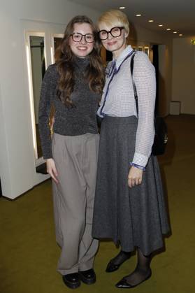 Susann Atwell mit Tochter Ava bei der Verleihung des 18. Deutschen Theaterpreises Der Faust 2023 im Thalia Theater. Hamburg, 25.11.2023