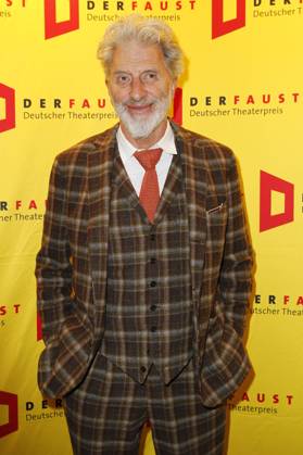 Rufus Beck bei der Verleihung des 18. Deutschen Theaterpreises Der Faust 2023 im Thalia Theater. Hamburg, 25.11.2023