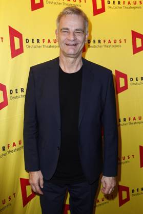 Heinrich Schafmeister bei der Verleihung des 18. Deutschen Theaterpreises Der Faust 2023 im Thalia Theater. Hamburg, 25.11.2023