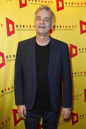 Heinrich Schafmeister bei der Verleihung des 18. Deutschen Theaterpreises Der Faust 2023 im Thalia Theater. Hamburg, 25.11.2023