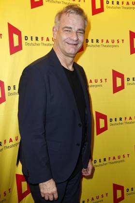 Heinrich Schafmeister bei der Verleihung des 18. Deutschen Theaterpreises Der Faust 2023 im Thalia Theater. Hamburg, 25.11.2023