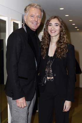Jörg Pilawa mit Tochter Emmy bei der Verleihung des 18. Deutschen Theaterpreises Der Faust 2023 im Thalia Theater. Hamburg, 25.11.2023