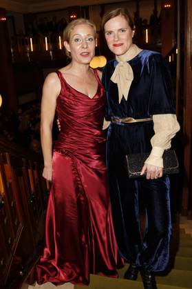 Natalie O Hara und Fritzi Haberlandt bei der Verleihung des 18. Deutschen Theaterpreises Der Faust 2023 im Thalia Theater. Hamburg, 25.11.2023