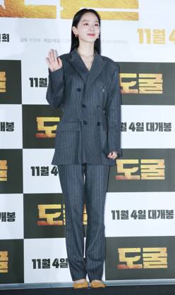S. Korean actress Shin Hye-sun S. Korean actress Shin Hye-sun South Korean actress Shin Hye-sun, who stars in the new movie Collectors, poses for a photo during a publicity event in Seoul on Oct. 28, 2020. The movie will hit local screens on Nov. 4. (Yonhap) 2020-10-29 13:41:01 < 1980-2020 YONHAPNEWS AGENCY. .> ¼¿ïƯº°½Ã EDITORIAL USE ONLY Copyright: xx PYH2020102910530034400 YonhapxNewsx yonphotos177052