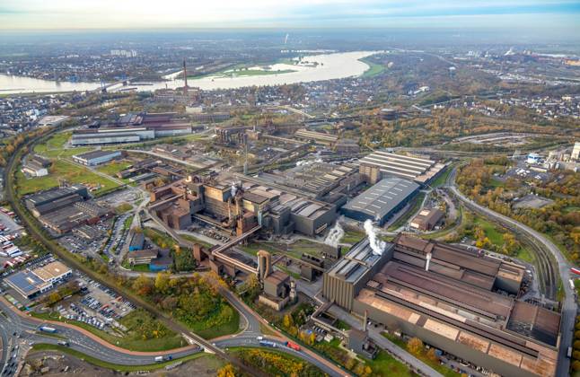 Luftbild, ArcelorMittal Hochfeld GmbH Stahldrahtwerk, mit Blick zum Fluss Rhein mit Hochwasser, umgeben von herbstlichen Laubbäumen, Laar, Duisburg, Ruhrgebiet, Nordrhein-Westfalen, Deutschland !ACHTUNGxMINDESTHONORARx60xEURO!