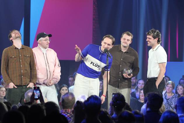 Bielefeld, NRW, Deutschland, 30.11.2023: Preisverleihung der Einslive Krone im Bielefelder Lokschuppen: Kraftklub gewinnen eine Krone als Bester Live Act Copyright: xdtsxNachrichtenagenturx dts_26999
