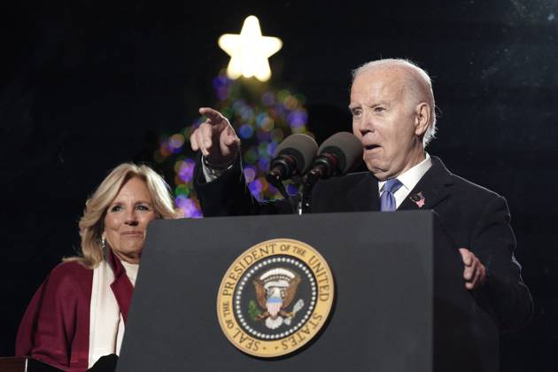 Bilder des Jahres 2023, Entertainment 11 November Joe Biden at Christmas Tree Lighting - Washington US President Joe Biden and First lady Jill Biden participate in the National Christmas Tree Lighting on the White House Ellipse in Washington on November 30, 2023. Photo by Yuri Gripas ABACAPRESS.COM Washington DC United States  Copyright: xPool ABACAx