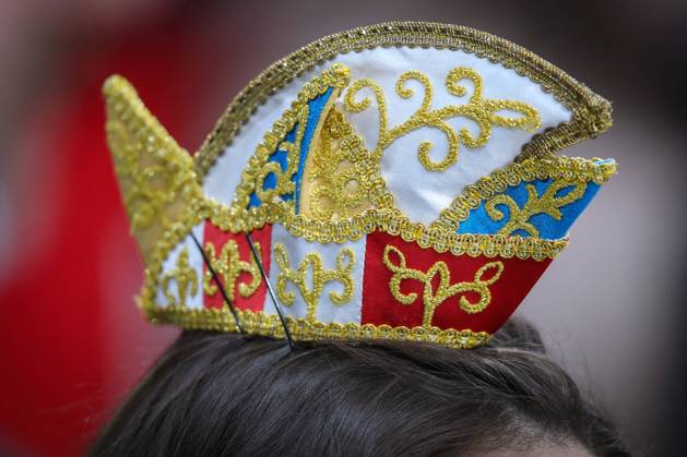IMAGO Creative, Gesellschaft, Fasching 01.12.2023, Düsseldorf, Karnevalsmütze Karnevalskappen Narrenkappe Bütt Komiteemütze Nordrhein-Westfalen Deutschland