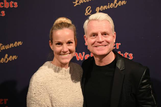 Moderator Guido Cantz und Ehefrau Kerstin Ricker kommt zur Premiere des 8. Kölner Weihnachtscircus