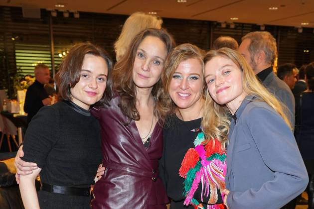 Lena Urzendowsky, Jeanette Hain, Nina Eichinger und Lara Feith bei der Daffne Verleihung von der Deutschen Akademie fuer Fernsehen am 2.12.2023 in Berlin Daffne Verleihung 2023 in Berlin