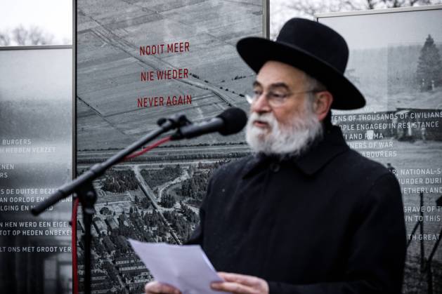 Bilder des Jahres 2023, News 12 Dezember News Themen der Woche KW49 News Bilder des Tages YSSELSTEYN - Rabbi Binyomin Jacobs, Chief Rabbi of the Netherlands, dedicates a memorial at the German war cemetery Ysselsteyn for all victims of the National Socialist persecution in the Netherlands in the Second World War. It is the first time that the German Volksbund, responsible for the maintenance of the graves, has erected a memorial to victims in another country. ANP ROB ENGELAAR netherlands out - belgium out  Copyright: xx x485447373x originalFilename: 485447373.jpg