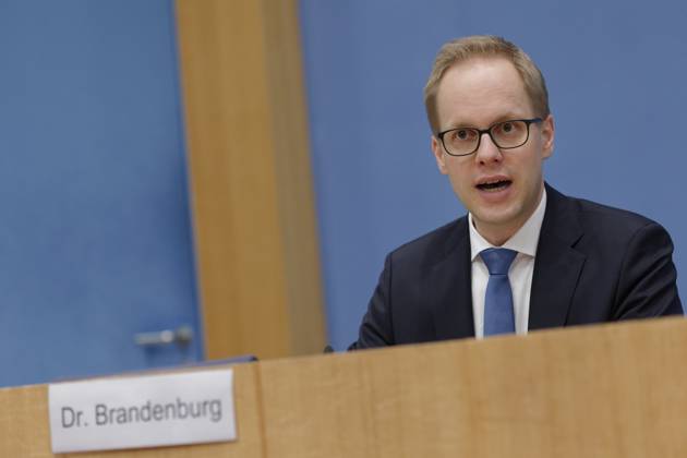 PISA 2022 vorgestellt 2023-12-05 - Deutschland, Berlin - Bundespressekonferenz zur Veröffentlichung des PISA 2022-Berichts. Im Bild Jens Brandenburg (FDP), Parlamentarischer Staatssekretär im Bundesministerium für Bildung und Forschung (BMBF