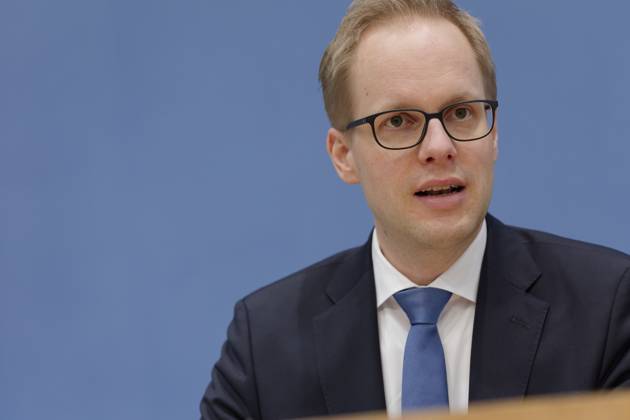 PISA 2022 vorgestellt 2023-12-05 - Deutschland, Berlin - Bundespressekonferenz zur Veröffentlichung des PISA 2022-Berichts. Im Bild Jens Brandenburg (FDP), Parlamentarischer Staatssekretär im Bundesministerium für Bildung und Forschung (BMBF