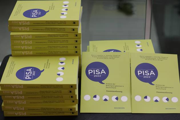 Deutschland, Berlin, Bundespressekonferenz, Thema: Veröffentlichung des PISA 2022-Berichts (Programme for International Student Assessment)