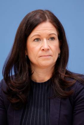 Senatorin für Bildung, Jugend und Familie in Berlin Katharina Günther-Wünsch, Präsidentin der Kultusministerkonferenz (KMK), Deutschland, Berlin, Bundespressekonferenz, Thema: Veröffentlichung des PISA 2022-Berichts (Programme for International Student Assessment)