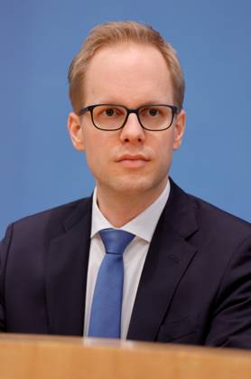 Dr. Jens Brandenburg, im BMBF, Deutschland, Berlin, Bundespressekonferenz, Thema: Veröffentlichung des PISA 2022-Berichts (Programme for International Student Assessment)