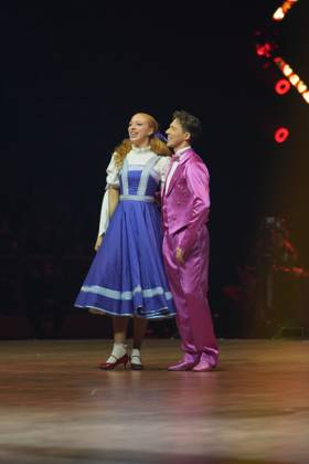 LET S DANCE - Die Live-Tournee 2023 04.12.2023 Tanzpaar Anna Ermakova & Valentin Lusin bei Let s Dance - Die Live-Tournee 2023 in der ausverkauften SAP Arena Mannheim. Mannheim SAP Arena Baden-Württemberg