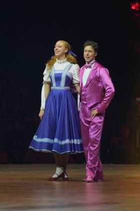 LET S DANCE - Die Live-Tournee 2023 04.12.2023 Tanzpaar Anna Ermakova & Valentin Lusin bei Let s Dance - Die Live-Tournee 2023 in der ausverkauften SAP Arena Mannheim. Mannheim SAP Arena Baden-Württemberg