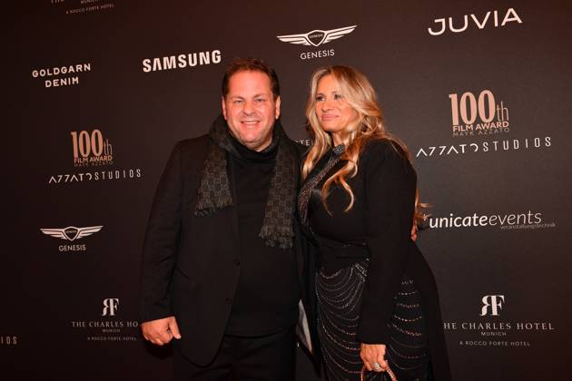 Mayk Azzato mit Ehefrau 100th Film Award Event The Charles Hotel München 09. Dezember 2023