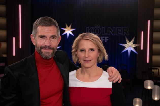 von links: Micky BEISENHERZ, Moderator, Susan LINK, Moderatorin, Gastgeber der Sendung Koelner Treff im WDR Fernsehen, 12.12.2023.