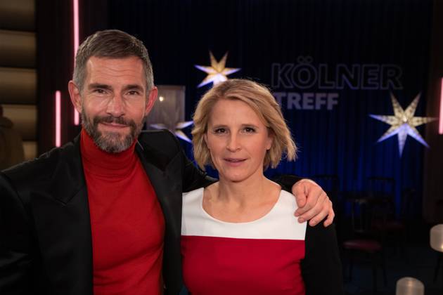 von links: Micky BEISENHERZ, Moderator, Susan LINK, Moderatorin, Gastgeber der Sendung Koelner Treff im WDR Fernsehen, 12.12.2023.