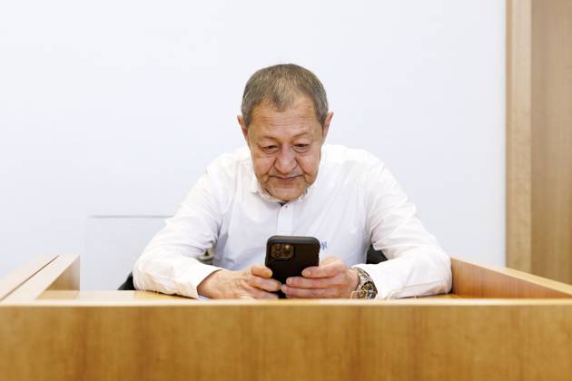 Bilder des Jahres 2023, Entertainment 12 Dezember Entertainment Themen der Woche KW50 Schriftsteller Akif Pirincci vor dem Amtsgericht Bonn. Der Autor von Katzen-Krimis wie Felidae muss sich wegen angeblicher Volksverhetzung verantworten. Hintergrund ist ein auf seinem Internetblog (der kleine akif) veröffentlichter Text, in dem er sich strafrechtlich relevant gegenüber Zuwanderern geäußert haben soll. Bonn, 13.12.2023 NRW Deutschland Copyright: xChristophxHardtx
