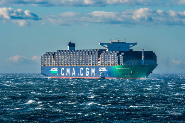 Bilder des Jahres 2023, News 12 Dezember News Themen der Woche KW50 The Largest Container Ship In The World Calls At Marseille CMA-CGM s giant liquefied natural gas (LNG) container ship Palais Royal is seen in the bay of Marseille, France, on 14 December 2023. The Palais Royal, the largest container ship in the world to be powered by liquefied gas, arrives this Thursday for a first stop in the port of Marseille-Fos. Photo by Laurent Coust ABACAPRESS.COM. Marseille France  Copyright: xCoustxLaurent ABACAx