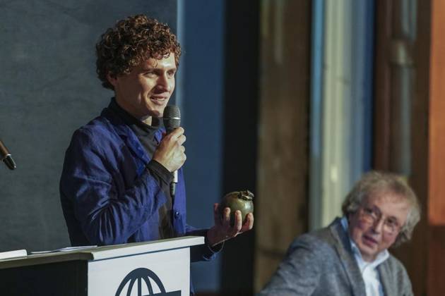 Bochumer Theaterpreis-Verleihung ** NUR FÜR REDAKTIONELLE ZWECKE ** EDITORIAL USE ONLY **<p>Preisträger Dominik Dos-Reis, Die Bochumer Theaterpreise werden feierlich im Schauspielhaus verliehen: Zwei Schauspieler aus dem Ensemble erhalten den Haupt- und Nachwuchspreis am 15. Dezember 2023. FUNKE Foto Services Klaus Pollkläsener < p> Deutschland NRW Bochum Copyright: KlausxPollkläsener