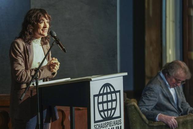Bochumer Theaterpreis-Verleihung ** NUR FÜR REDAKTIONELLE ZWECKE ** EDITORIAL USE ONLY **<p>Friderike Becht (Laudatorin). Die Bochumer Theaterpreise werden feierlich im Schauspielhaus verliehen: Zwei Schauspieler aus dem Ensemble erhalten den Haupt- und Nachwuchspreis am 15. Dezember 2023. FUNKE Foto Services Klaus Pollkläsener < p> Deutschland NRW Bochum Copyright: KlausxPollkläsener
