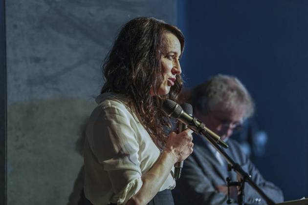 Bochumer Theaterpreis-Verleihung ** NUR FÜR REDAKTIONELLE ZWECKE ** EDITORIAL USE ONLY **<p>Preisträgerin Jele Brückner Die Bochumer Theaterpreise werden feierlich im Schauspielhaus verliehen: Zwei Schauspieler aus dem Ensemble erhalten den Haupt- und Nachwuchspreis am 15. Dezember 2023. FUNKE Foto Services Klaus Pollkläsener < p> Deutschland NRW Bochum Copyright: KlausxPollkläsener