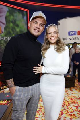 Sänger Pietro Lombardi und seine Verlobte Laura Maria Rypa beim 28. RTL-Spendenmarathon 2023 in den EMG-Studios. Hürth, 17.11.2023 NRW Deutschland Copyright: xChristophxHardtx