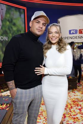 Sänger Pietro Lombardi und seine Verlobte Laura Maria Rypa beim 28. RTL-Spendenmarathon 2023 in den EMG-Studios. Hürth, 17.11.2023 NRW Deutschland Copyright: xChristophxHardtx