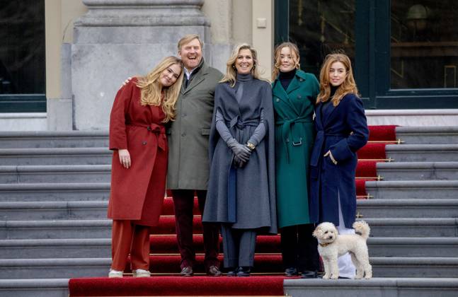Bilder des Jahres 2023, Entertainment 12 Dezember Entertainment Themen der Woche KW51 Entertainment Bilder des Tages 22-12-2023 HtB Queen Maxima and King Willem-Alexander with Princess Amalia and Princess Alexia and Princess Ariane and dog Mambo pose for the media during the annual photo session at palace Huis ten Bosch in The Hague. Â  Copyright: xPPEx