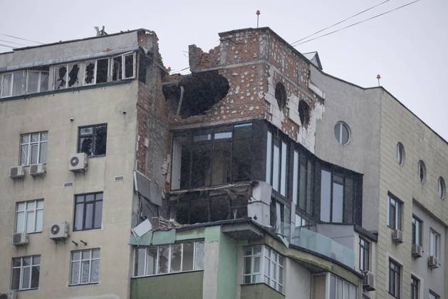 Russian drone attack on residential building in Kyiv, Ukraine - 22 Dec 2023 A view shows an apartment building damaged during a Russian drone strike in Kyiv. At least two people were injured after a Russian drone attack hit a residential building in Kyiv, for the third time.Russia s Shahed type drone hit a residential building in the Ukrainian capital. Kyiv Ukraine Copyright: xOleksiixChumachenkox xSOPAxImagex OCHUMACHENKO2212202310