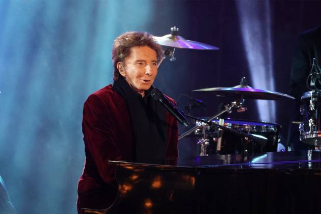 RECORD DATE NOT STATED Barry Manilow in attendance, 2023 Rockefeller Center Christmas Tree Lighting Ceremony, Rockefeller Plaza, New York, NY, United States, November 29, 2023. (Photo by: Manoli Figetakis Everett Collection) PUBLICATIONXNOTxINxCANxCHNxFRAxITAxJPNxNORxPOLxRUSxESPxUKxUSA