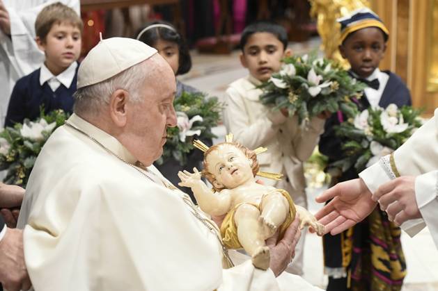 Bilder des Jahres 2023, News 12 Dezember News Themen der Woche KW51 News Bilder des Tages Italy, Rome, Vatican, 2023 12 24.Pope Francis presides the Christmas Eve mass at St. Peter s Basilica in the Vatican. Photograph by VATICAN MEDIA Catholic Press Photo  Copyright: xVATICANxMEDIAx xipa-agency.netx xVaticanxMediax IPA_Agency_IPA42393921