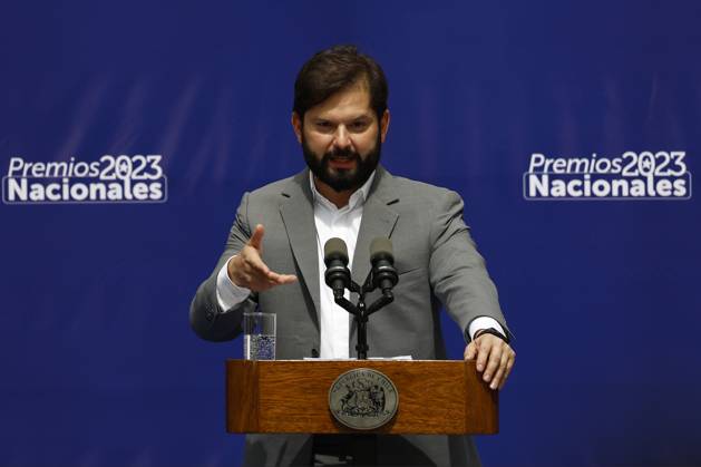 Santiago, December 26, 2023 The President of the Republic, Gabriel Boric, participates in the presentation of the National Awards 2023 Dragomir Yankovic Aton Chile, Santiago Chile Aton Chile Aton 861468  Copyright: DRAGOMIRxYANKOVIC ATONxCHILE