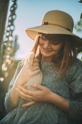 Smiling young woman with freckles holding duckling model released, Symbolfoto property released, ADF00194