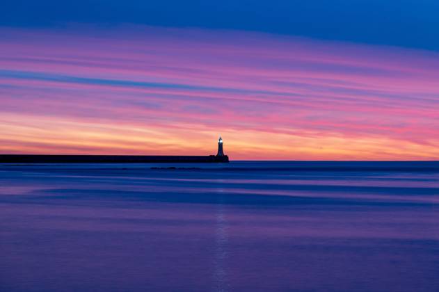 Bilder des Jahres 2023, News 12 Dezember News Themen der Woche KW52 News Bilder des Tages Amazing morning sunrise seen over Herd Groyne, South Shields, Tynemouth and Blyth Featuring: Beautiful morning colours during sunrise over the River Tyne in South Shields and Tynemouth Where: United Kingdom When: 30 Dec 2023 Credit: John Fatkin Cover Images EDITORIAL USE ONLY. NOT FOR USE BY NEWSPAPERS BASED IN THE UK. Copyright: xx 53329037