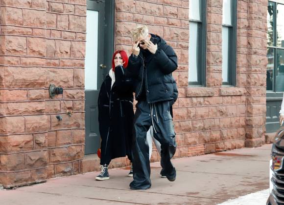 Bilder des Jahres 2023, Entertainment 12 Dezember Entertainment Themen der Woche KW52 Entertainment Bilder des Tages Megan Fox And Machine Gun Kelly out in Aspen. Featuring: Megan Fox And Machine Gun Kelly Where: Aspen, Colorado, United States When: 31 Dec 2023 Credit: BauerGriffin INSTARimages EDITORIAL USE ONLY. NOT FOR USE BY NEWSPAPERS BASED IN THE UK. Copyright: xBG041x 53331133