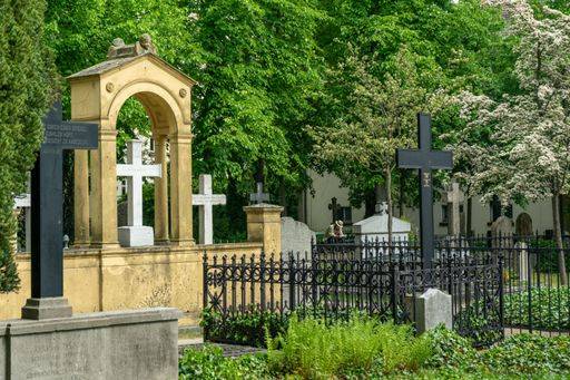 RECORD DATE NOT STATED BERLIN, GERMANY May 10, 2020. The invalid cemetery in Berlin Mitte is today a park. 807284