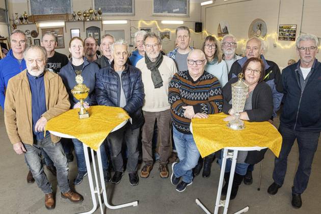 Dinslaken: Preisverleihung der Reisevereinigung Dinslaken ** NUR FÜR REDAKTIONELLE ZWECKE ** EDITORIAL USE ONLY **<p>Gruppenbild des Vorstands und der Preisträger am Samstag, 16. Dezember 2023 bei der Preisvereilung des Taubenzüchtervereins Reisevereinigung Dinslaken in Dinslaken. Dinslaken Copyright: KarlxBanski