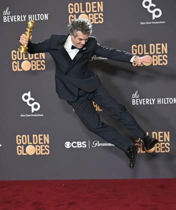 Mark Ruffalo, winner of the Best Picture, Musical or Comedy award for Poor Things during the 81st annual Golden Globe Awards at the Beverly Hilton in Beverly Hills, California on Sunday, January 7, 2024.  LAP202401070331 CHRISxCHEW