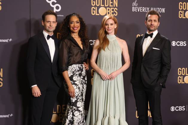 January 7, 2024, Beverly Hills, CA, USA: Patrick J. Adams, Gina Torres, Sarah Rafferty and Gabriel Macht pose in the press room during the 81st Annual Golden Globe Awards at The Beverly Hilton on January 07, 2024 in Beverly Hills, California. Beverly Hills USA - ZUMAs181 20240107_zea_s181_345 Copyright: xCraSHx
